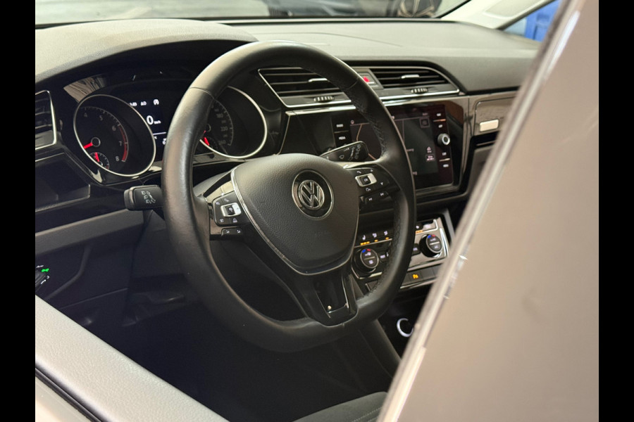 Volkswagen Touran 1.2 TSI Comfortline Business 7p | 7-Persoons | ErgoActive | Massage | ACC | Camera | Navi | CarPlay