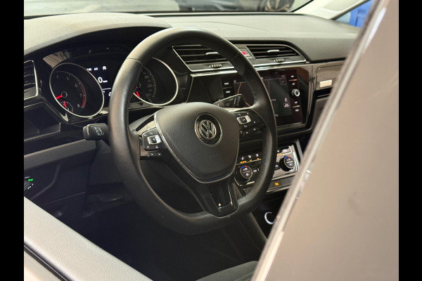 Volkswagen Touran 1.2 TSI Comfortline Business 7p | 7-Persoons | ErgoActive | Massage | ACC | Camera | Navi | CarPlay