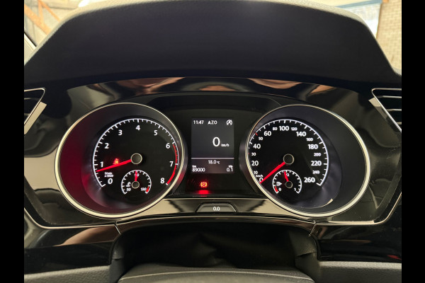 Volkswagen Touran 1.2 TSI Comfortline Business 7p | 7-Persoons | ErgoActive | Massage | ACC | Camera | Navi | CarPlay