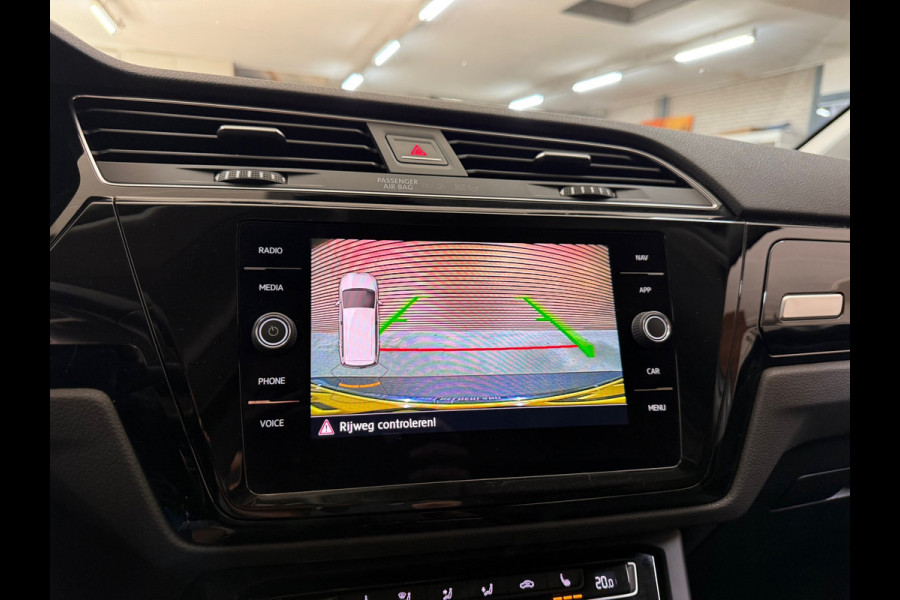 Volkswagen Touran 1.2 TSI Comfortline Business 7p | 7-Persoons | ErgoActive | Massage | ACC | Camera | Navi | CarPlay
