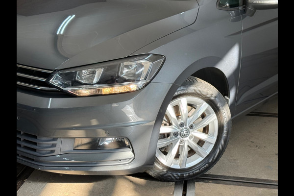Volkswagen Touran 1.2 TSI Comfortline Business 7p | 7-Persoons | ErgoActive | Massage | ACC | Camera | Navi | CarPlay