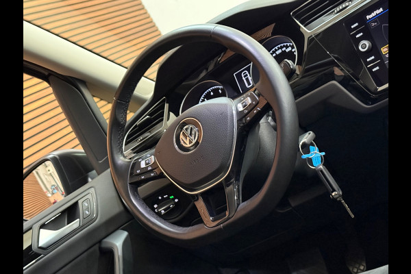 Volkswagen Touran 1.2 TSI Comfortline Business 7p | 7-Persoons | ErgoActive | Massage | ACC | Camera | Navi | CarPlay