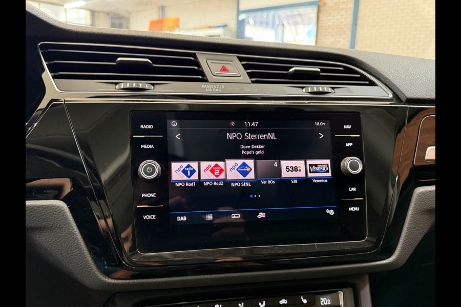 Volkswagen Touran 1.2 TSI Comfortline Business 7p | 7-Persoons | ErgoActive | Massage | ACC | Camera | Navi | CarPlay