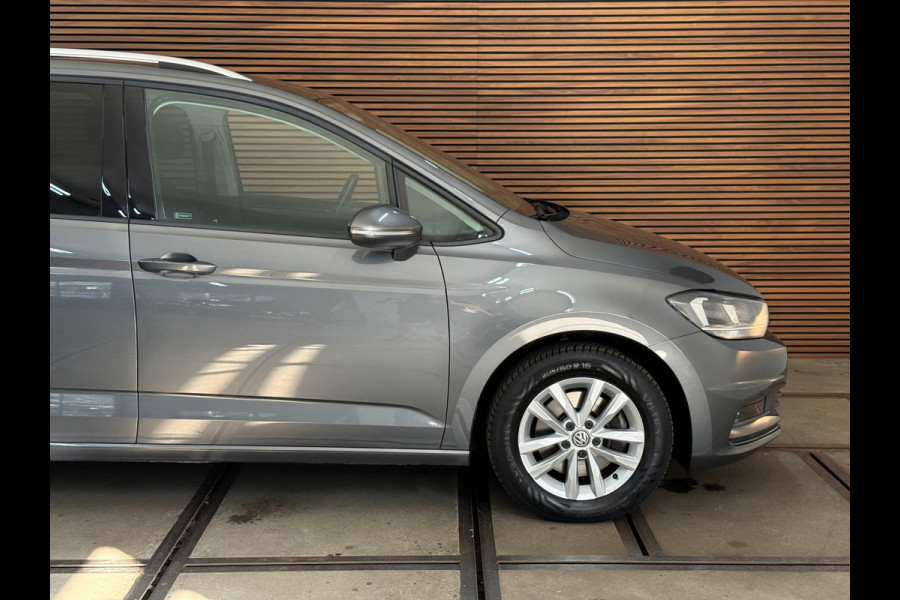 Volkswagen Touran 1.2 TSI Comfortline Business 7p | 7-Persoons | ErgoActive | Massage | ACC | Camera | Navi | CarPlay