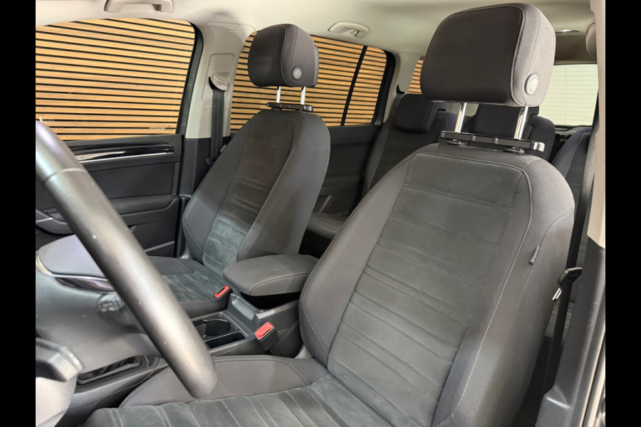 Volkswagen Touran 1.2 TSI Comfortline Business 7p | 7-Persoons | ErgoActive | Massage | ACC | Camera | Navi | CarPlay
