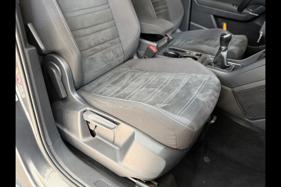 Volkswagen Touran 1.2 TSI Comfortline Business 7p | 7-Persoons | ErgoActive | Massage | ACC | Camera | Navi | CarPlay
