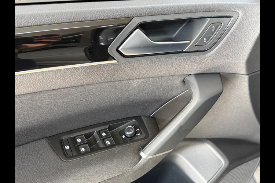 Volkswagen Touran 1.2 TSI Comfortline Business 7p | 7-Persoons | ErgoActive | Massage | ACC | Camera | Navi | CarPlay