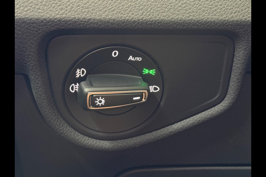 Volkswagen Touran 1.2 TSI Comfortline Business 7p | 7-Persoons | ErgoActive | Massage | ACC | Camera | Navi | CarPlay