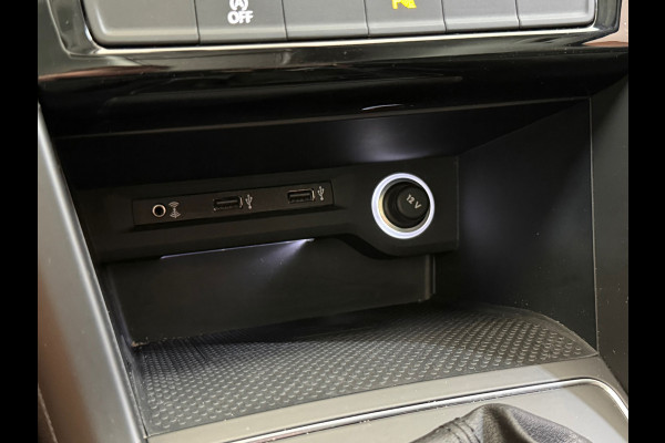Volkswagen Touran 1.2 TSI Comfortline Business 7p | 7-Persoons | ErgoActive | Massage | ACC | Camera | Navi | CarPlay