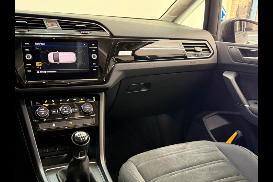 Volkswagen Touran 1.2 TSI Comfortline Business 7p | 7-Persoons | ErgoActive | Massage | ACC | Camera | Navi | CarPlay