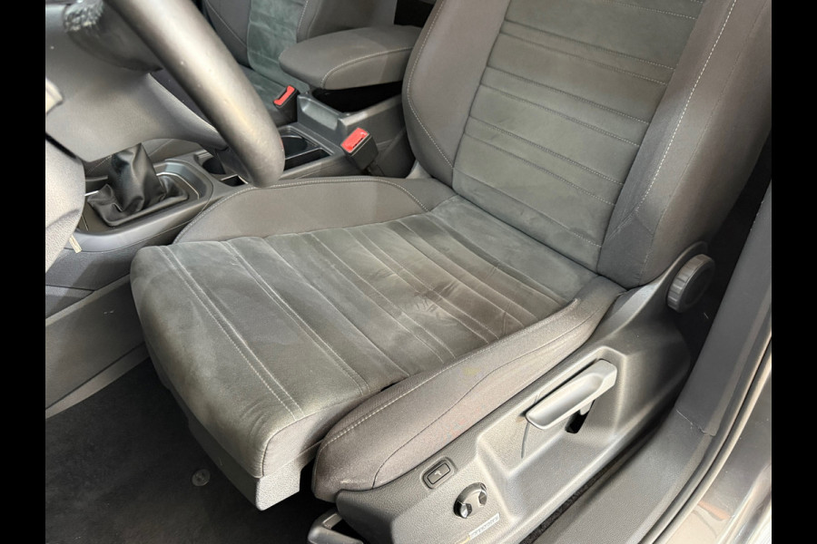 Volkswagen Touran 1.2 TSI Comfortline Business 7p | 7-Persoons | ErgoActive | Massage | ACC | Camera | Navi | CarPlay
