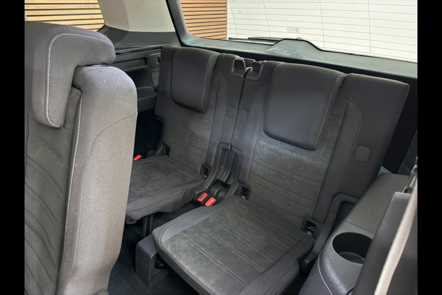 Volkswagen Touran 1.2 TSI Comfortline Business 7p | 7-Persoons | ErgoActive | Massage | ACC | Camera | Navi | CarPlay