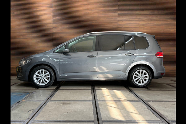 Volkswagen Touran 1.2 TSI Comfortline Business 7p | 7-Persoons | ErgoActive | Massage | ACC | Camera | Navi | CarPlay