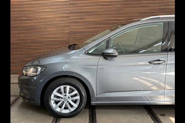 Volkswagen Touran 1.2 TSI Comfortline Business 7p | 7-Persoons | ErgoActive | Massage | ACC | Camera | Navi | CarPlay