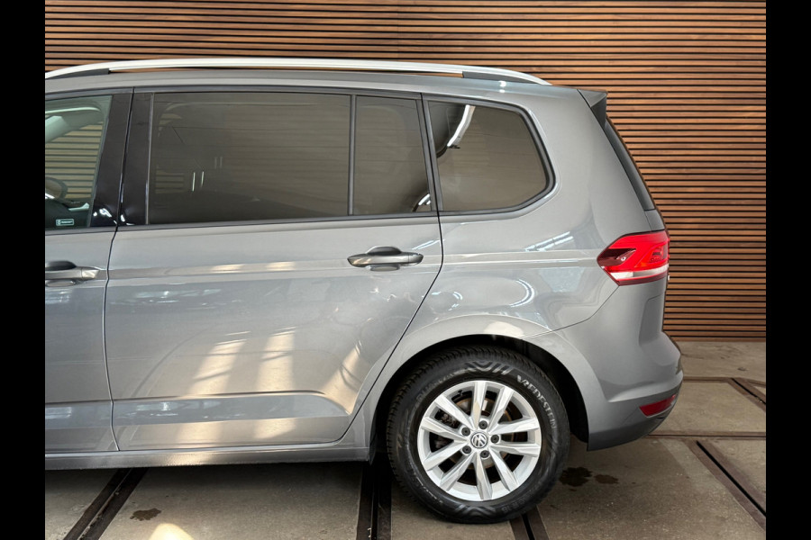 Volkswagen Touran 1.2 TSI Comfortline Business 7p | 7-Persoons | ErgoActive | Massage | ACC | Camera | Navi | CarPlay