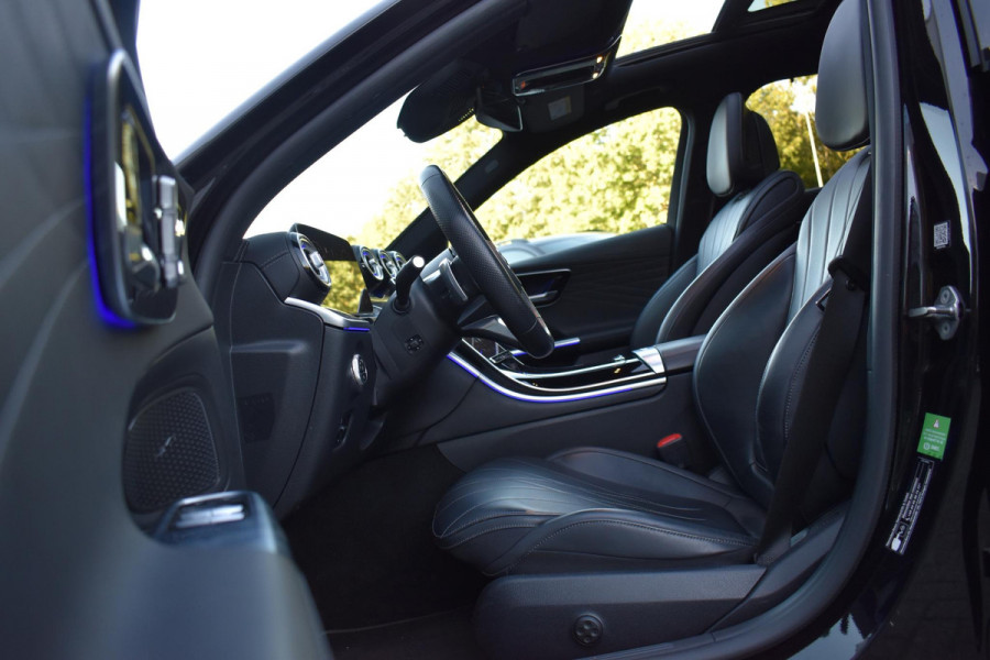 Mercedes-Benz C-Klasse 300 4MATIC AMG Pano 360C Keyless 20" Trekhaak