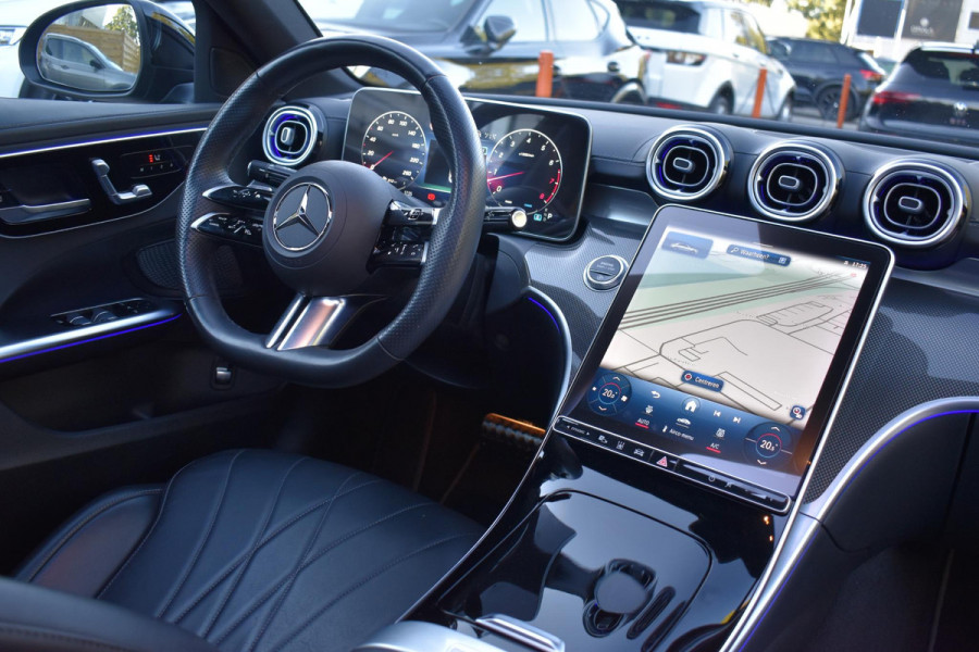 Mercedes-Benz C-Klasse 300 4MATIC AMG Pano 360C Keyless 20" Trekhaak