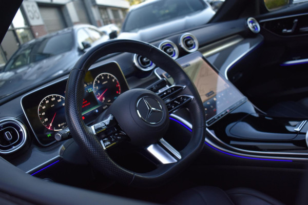 Mercedes-Benz C-Klasse 300 4MATIC AMG Pano 360C Keyless 20" Trekhaak
