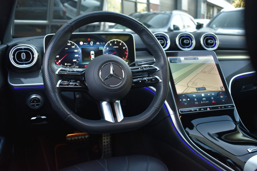 Mercedes-Benz C-Klasse 300 4MATIC AMG Pano 360C Keyless 20" Trekhaak