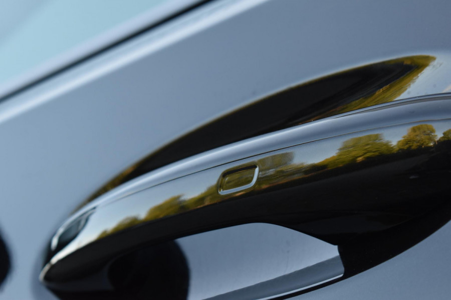 Mercedes-Benz C-Klasse 300 4MATIC AMG Pano 360C Keyless 20" Trekhaak