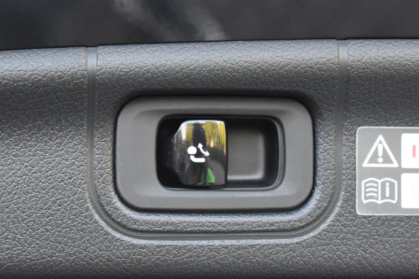 Mercedes-Benz C-Klasse 300 4MATIC AMG Pano 360C Keyless 20" Trekhaak