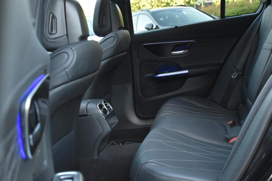 Mercedes-Benz C-Klasse 300 4MATIC AMG Pano 360C Keyless 20" Trekhaak