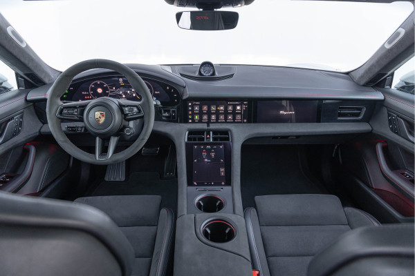 Porsche Taycan Sport Turismo GTS 93 kWh 598pk Pano 4-wielsturing HuD 21'' Luchtv. PPF