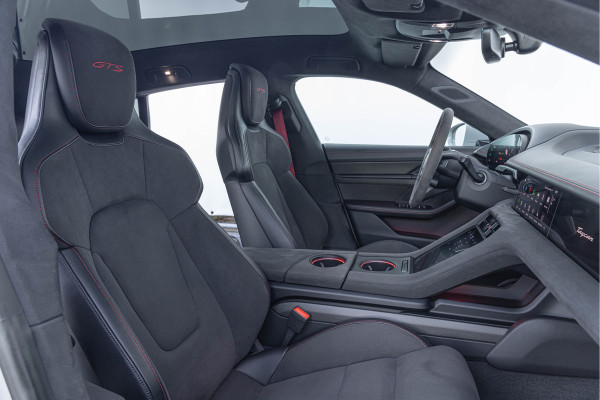 Porsche Taycan Sport Turismo GTS 93 kWh 598pk Pano 4-wielsturing HuD 21'' Luchtv. PPF