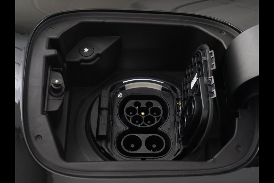 Mercedes-Benz EQA 250+ AMG Line 71 kWh SOH 98,5% | Trekhaak | LED | Stoelverwarming | Apple Carplay | Pano.Dak | Camera |