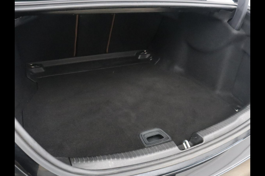 Mercedes-Benz C-Klasse 200 Launch Edition Business Line | LED | Navigatie | Stoelverwarming | Leder |