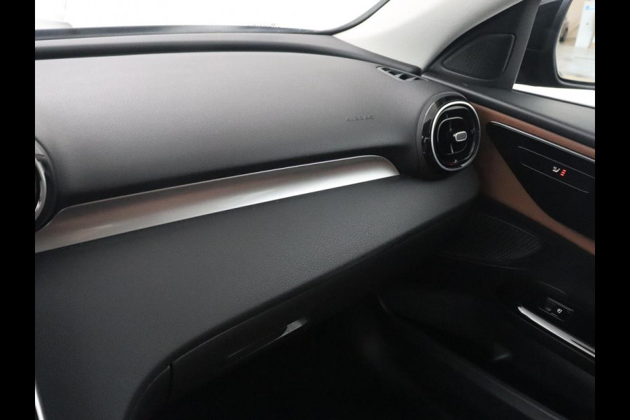 Mercedes-Benz C-Klasse 200 Launch Edition Business Line | LED | Navigatie | Stoelverwarming | Leder |