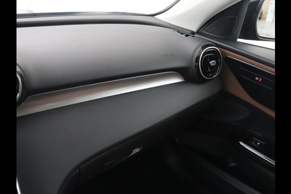 Mercedes-Benz C-Klasse 200 Launch Edition Business Line | LED | Navigatie | Stoelverwarming | Leder |
