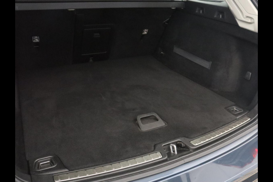 Volvo V60 2.0 T8 Twin Engine AWD R-Design | Apple Carplay | LED | Navigatie |