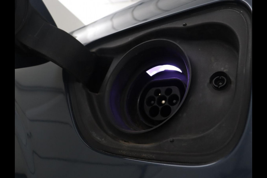 Volvo V60 2.0 T8 Twin Engine AWD R-Design | Apple Carplay | LED | Navigatie |