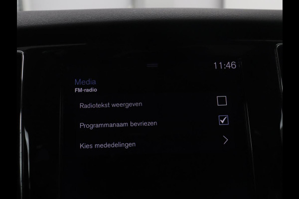 Volvo V60 2.0 T8 Twin Engine AWD R-Design | Apple Carplay | LED | Navigatie |