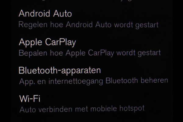 Volvo V60 2.0 T8 Twin Engine AWD R-Design | Apple Carplay | LED | Navigatie |