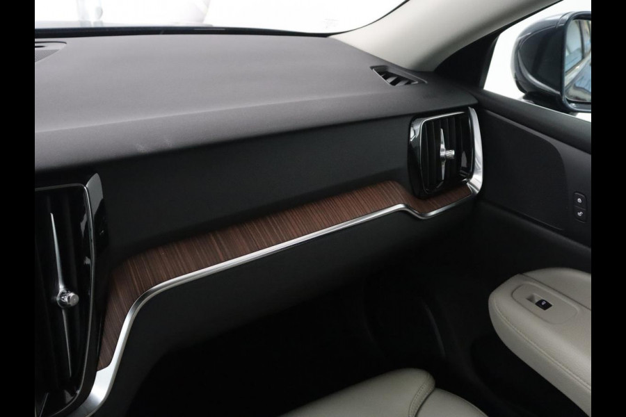 Volvo V60 2.0 T8 Twin Engine AWD R-Design | Apple Carplay | LED | Navigatie |