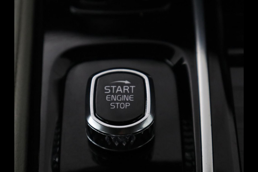 Volvo V60 2.0 T8 Twin Engine AWD R-Design | Apple Carplay | LED | Navigatie |