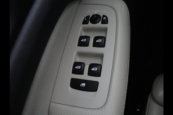 Volvo V60 2.0 T8 Twin Engine AWD R-Design | Apple Carplay | LED | Navigatie |