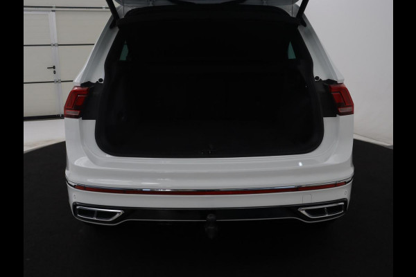Volkswagen Tiguan 1.5 eHybrid Edition 20 SOH 93,3 % | R-Line | Trekhaak | LED | Camera | Apple Carplay |