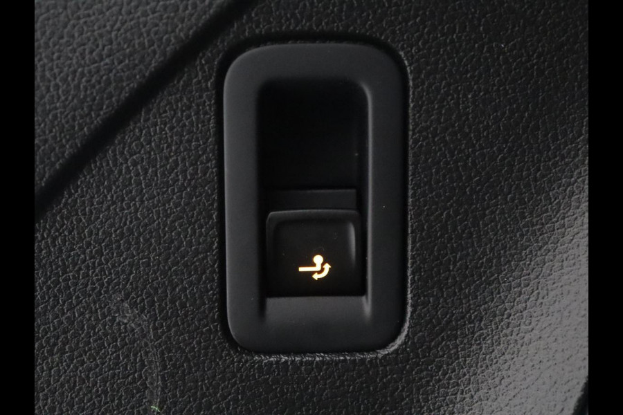 Volkswagen Tiguan 1.5 eHybrid Edition 20 SOH 93,3 % | R-Line | Trekhaak | LED | Camera | Apple Carplay |