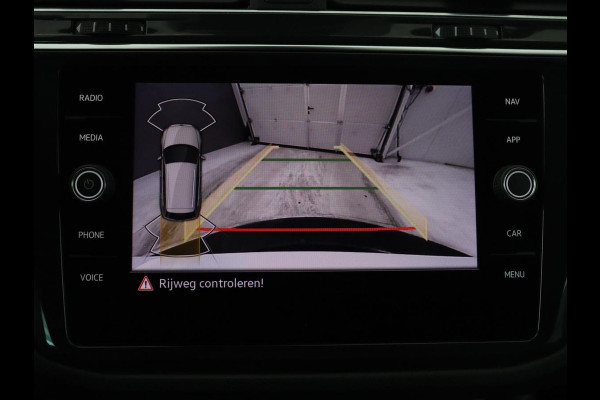 Volkswagen Tiguan 1.5 eHybrid Edition 20 SOH 93,3 % | R-Line | Trekhaak | LED | Camera | Apple Carplay |