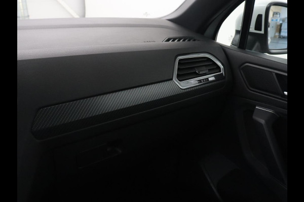 Volkswagen Tiguan 1.5 eHybrid Edition 20 SOH 93,3 % | R-Line | Trekhaak | LED | Camera | Apple Carplay |