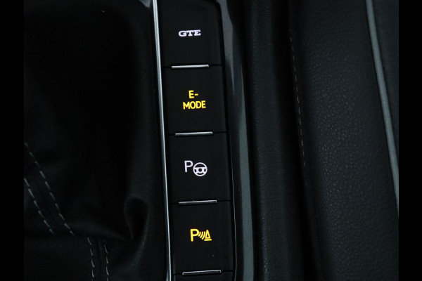 Volkswagen Tiguan 1.5 eHybrid Edition 20 SOH 93,3 % | R-Line | Trekhaak | LED | Camera | Apple Carplay |