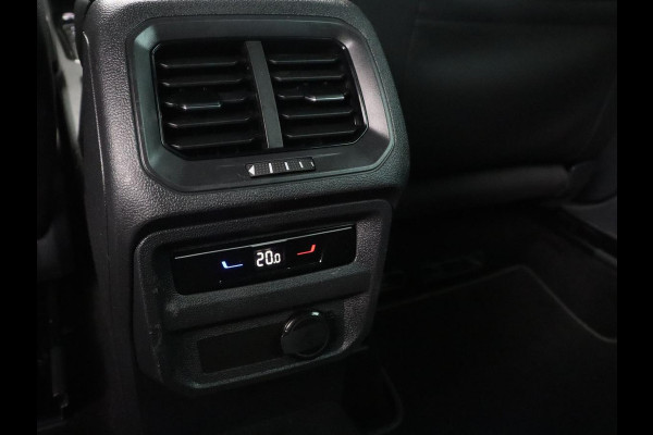 Volkswagen Tiguan 1.5 eHybrid Edition 20 SOH 93,3 % | R-Line | Trekhaak | LED | Camera | Apple Carplay |