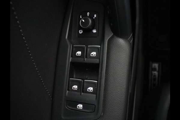 Volkswagen Tiguan 1.5 eHybrid Edition 20 SOH 93,3 % | R-Line | Trekhaak | LED | Camera | Apple Carplay |