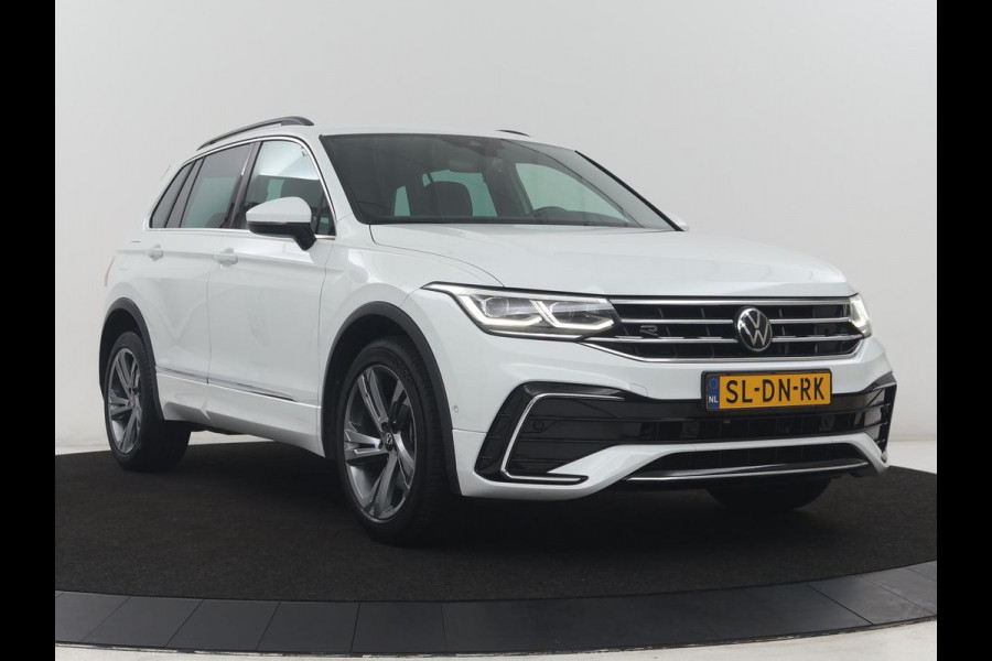 Volkswagen Tiguan 1.5 eHybrid Edition 20 SOH 93,3 % | R-Line | Trekhaak | LED | Camera | Apple Carplay |