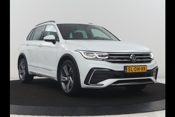 Volkswagen Tiguan 1.5 eHybrid Edition 20 SOH 93,3 % | R-Line | Trekhaak | LED | Camera | Apple Carplay |