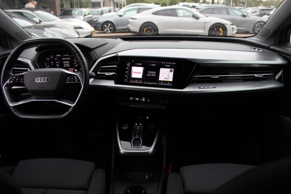 Audi Q4 e-tron 40 Launch edition Advanced Plus 77 kWh / Trekhaak / Panoramadak / Camera / Sonos Audio / Keyless / 21'' / Matrix LED / Stoelverwarming / Dodehoek / DAB / ACC
