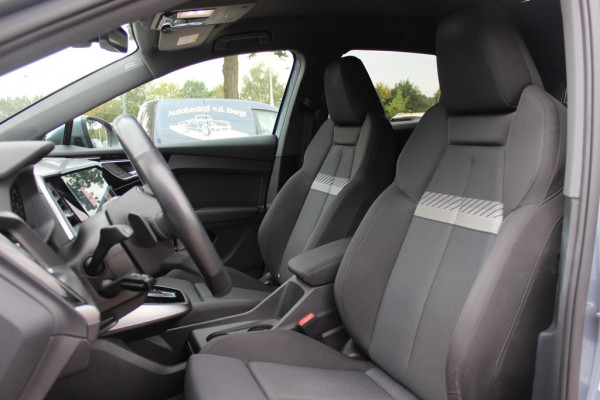 Audi Q4 e-tron 40 Launch edition Advanced Plus 77 kWh / Trekhaak / Panoramadak / Camera / Sonos Audio / Keyless / 21'' / Matrix LED / Stoelverwarming / Dodehoek / DAB / ACC